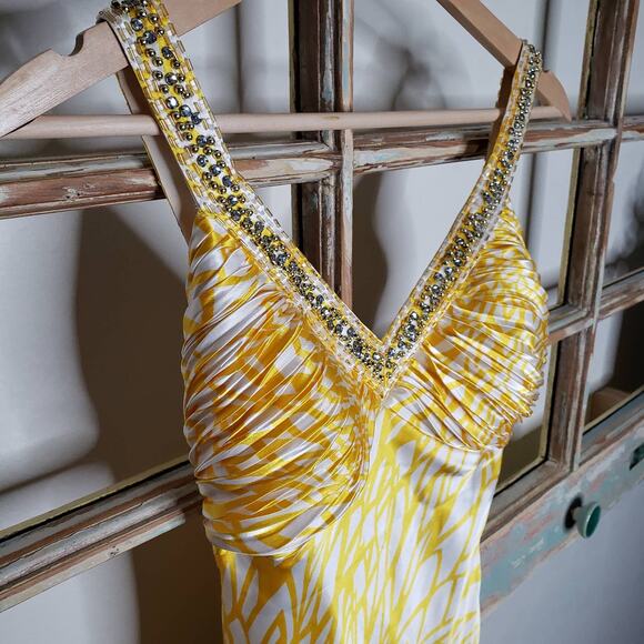 Morgan & C Yellow and White Dress with Crystal Neckline size 1/2 - Picture 3 of 12